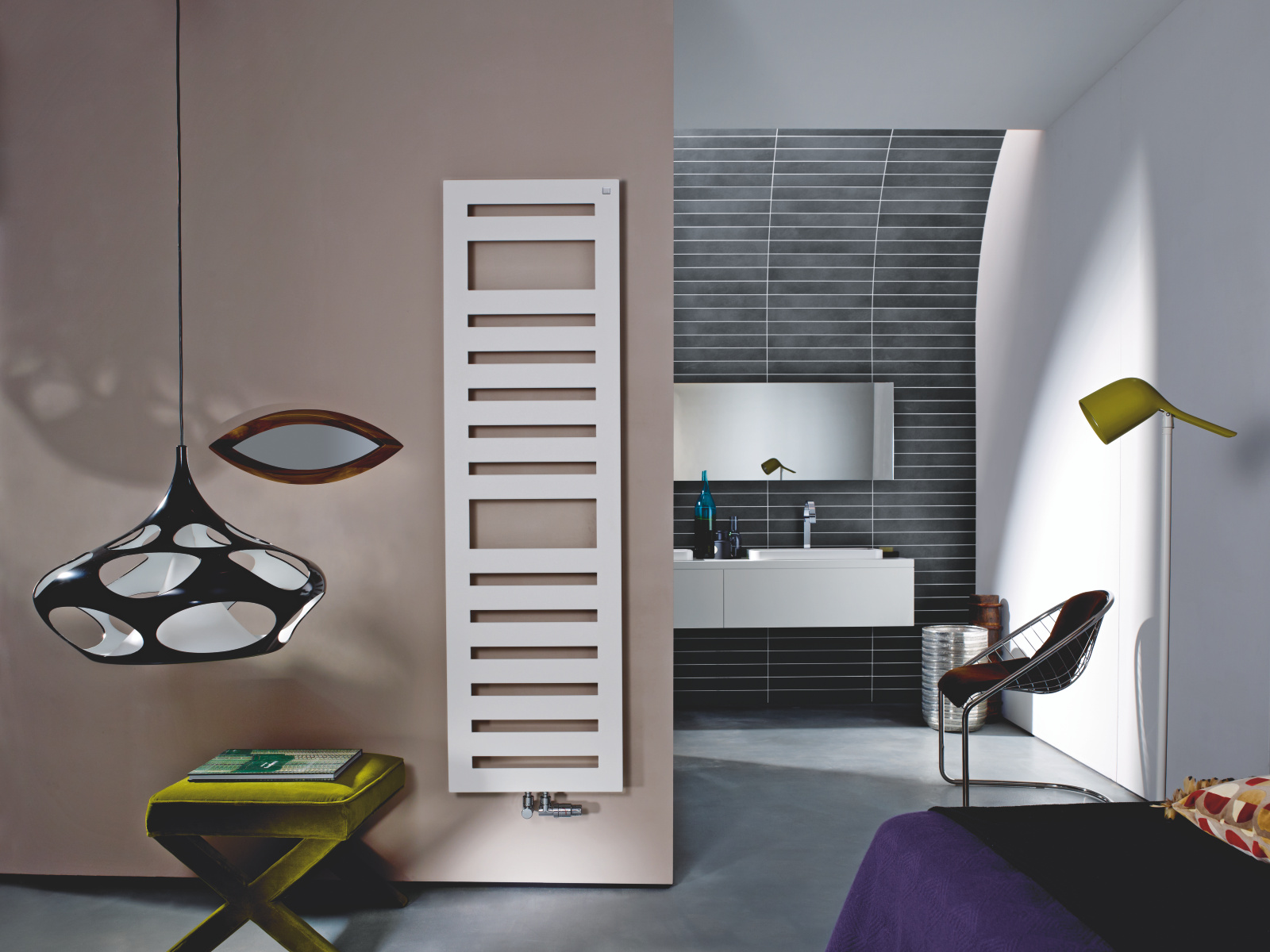 Zehnder_RAD_Metropolitan-Spa-HY_bathroom-sleeping Rendering Zehnder Metropolitan Spa Decorative radiator Front view