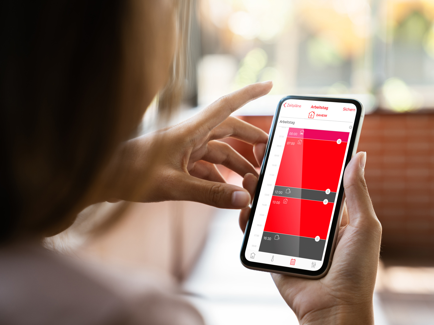 Zehnder_RAD_ConnectApp_01 mock up, phone, in hand, connect App, people, woman,