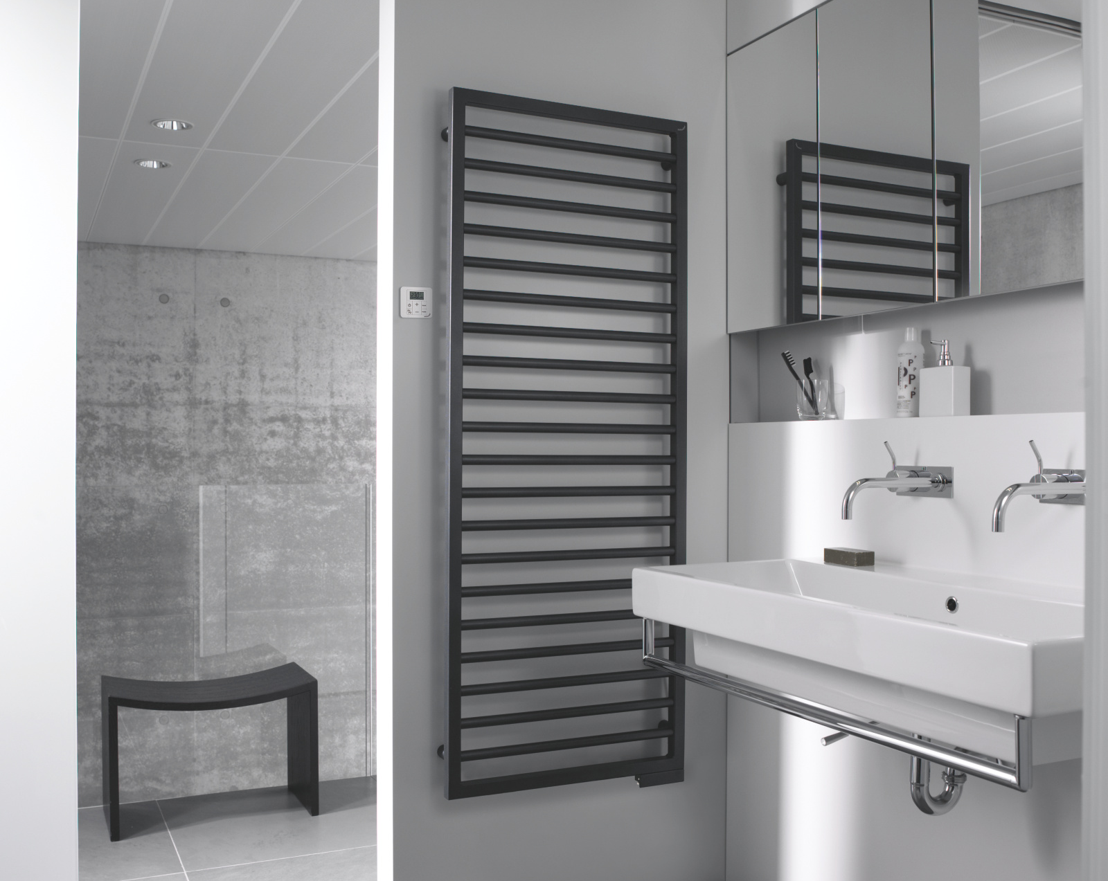 Zehnder_RAD_Subway-EL_RACY-S_bathroom_volcanic_print+web